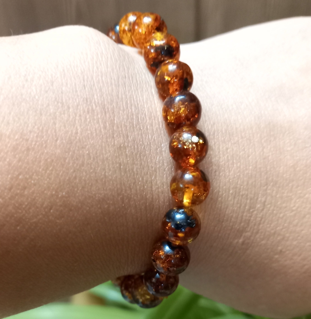 دستبند مهره ای و اصل کهربا